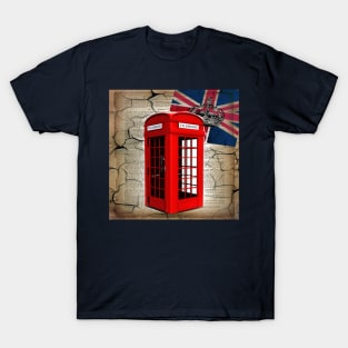 1980s rustic dark academia union jack retro london telephone booth T-Shirt